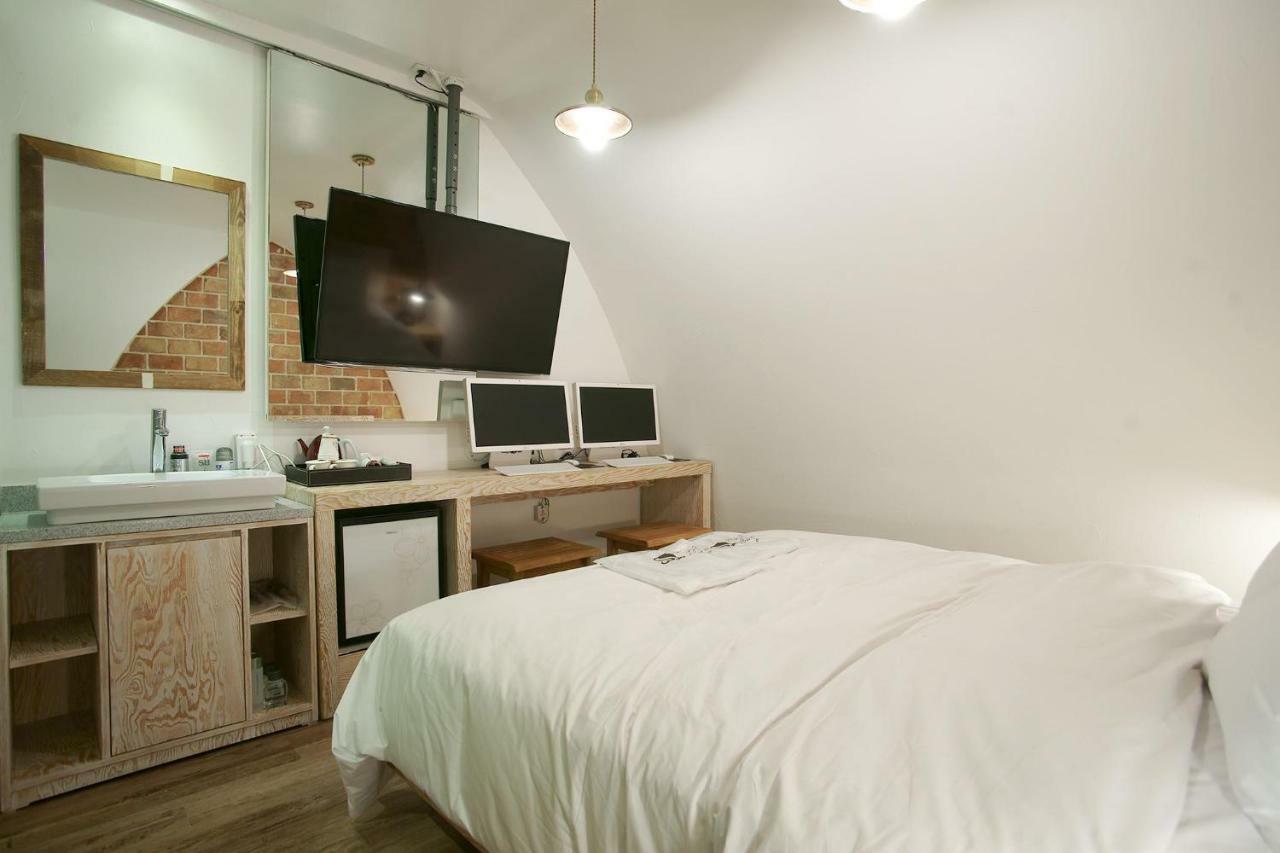 Lush Hotel Seoul Bagian luar foto