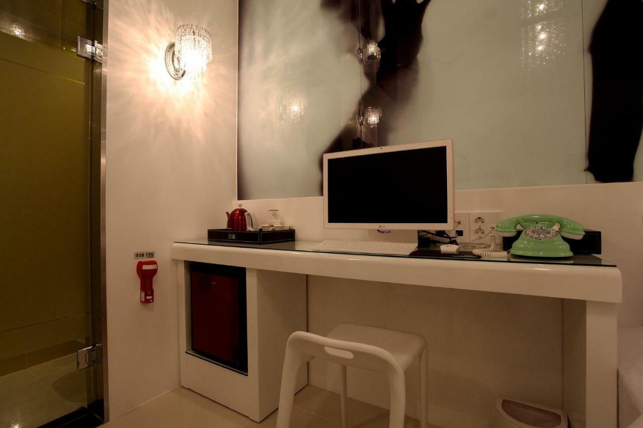 Lush Hotel Seoul Bagian luar foto