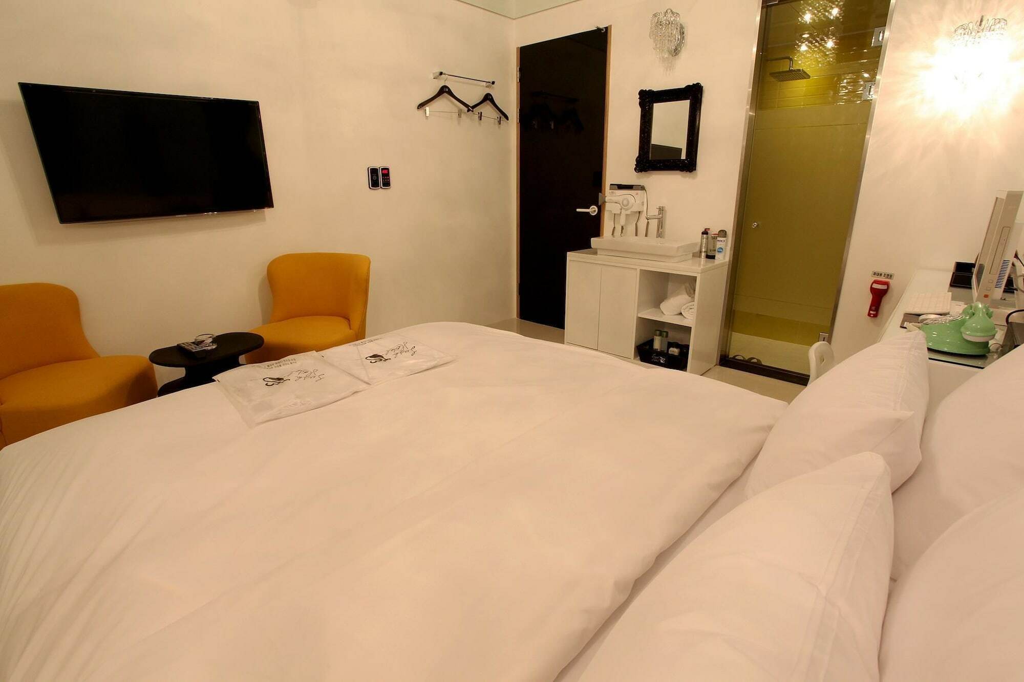 Lush Hotel Seoul Bagian luar foto