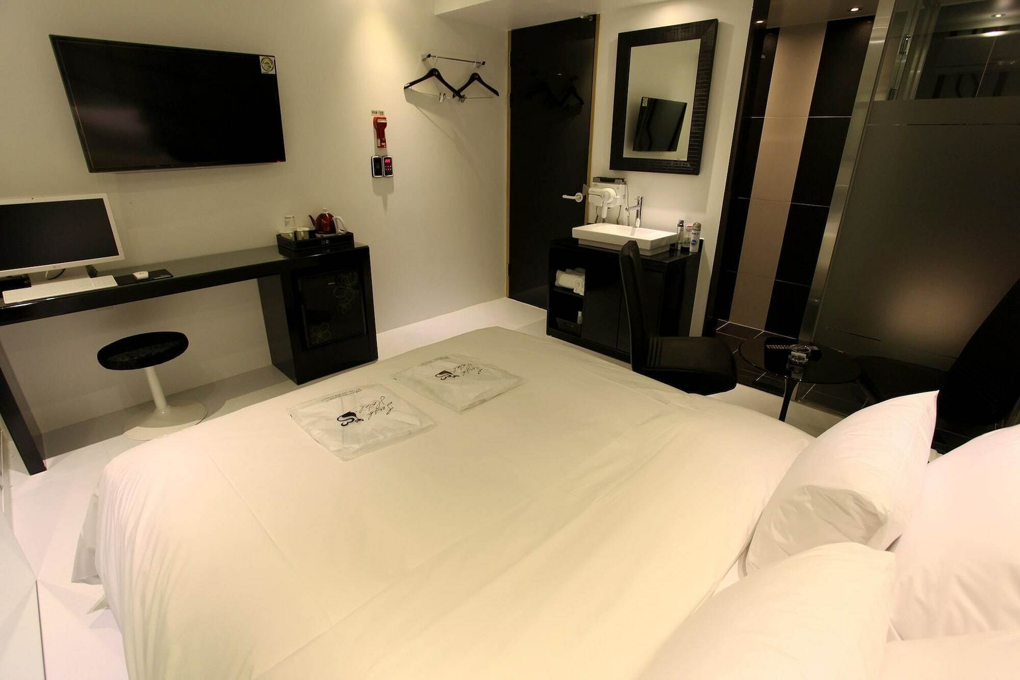 Lush Hotel Seoul Bagian luar foto