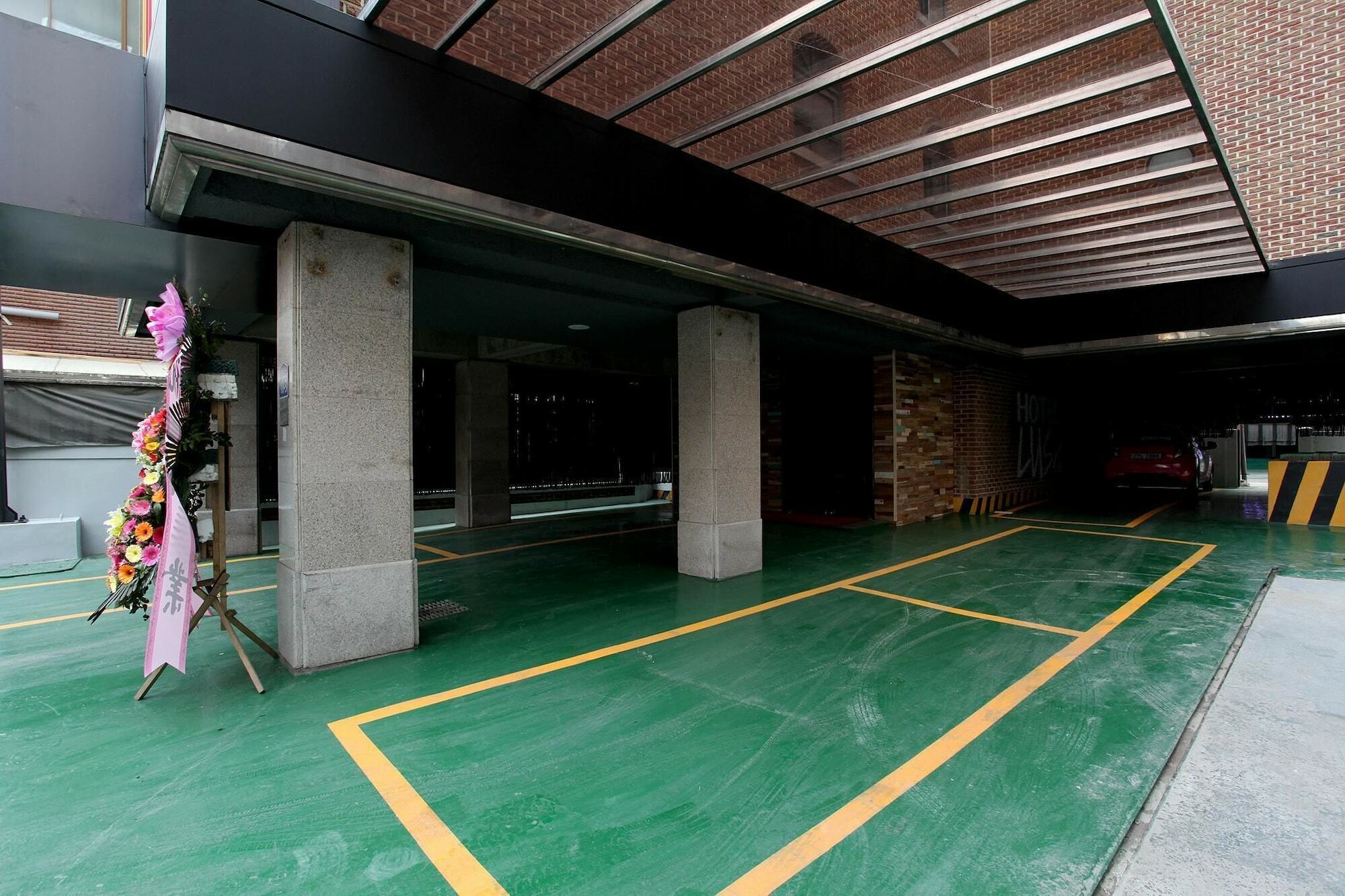 Lush Hotel Seoul Bagian luar foto